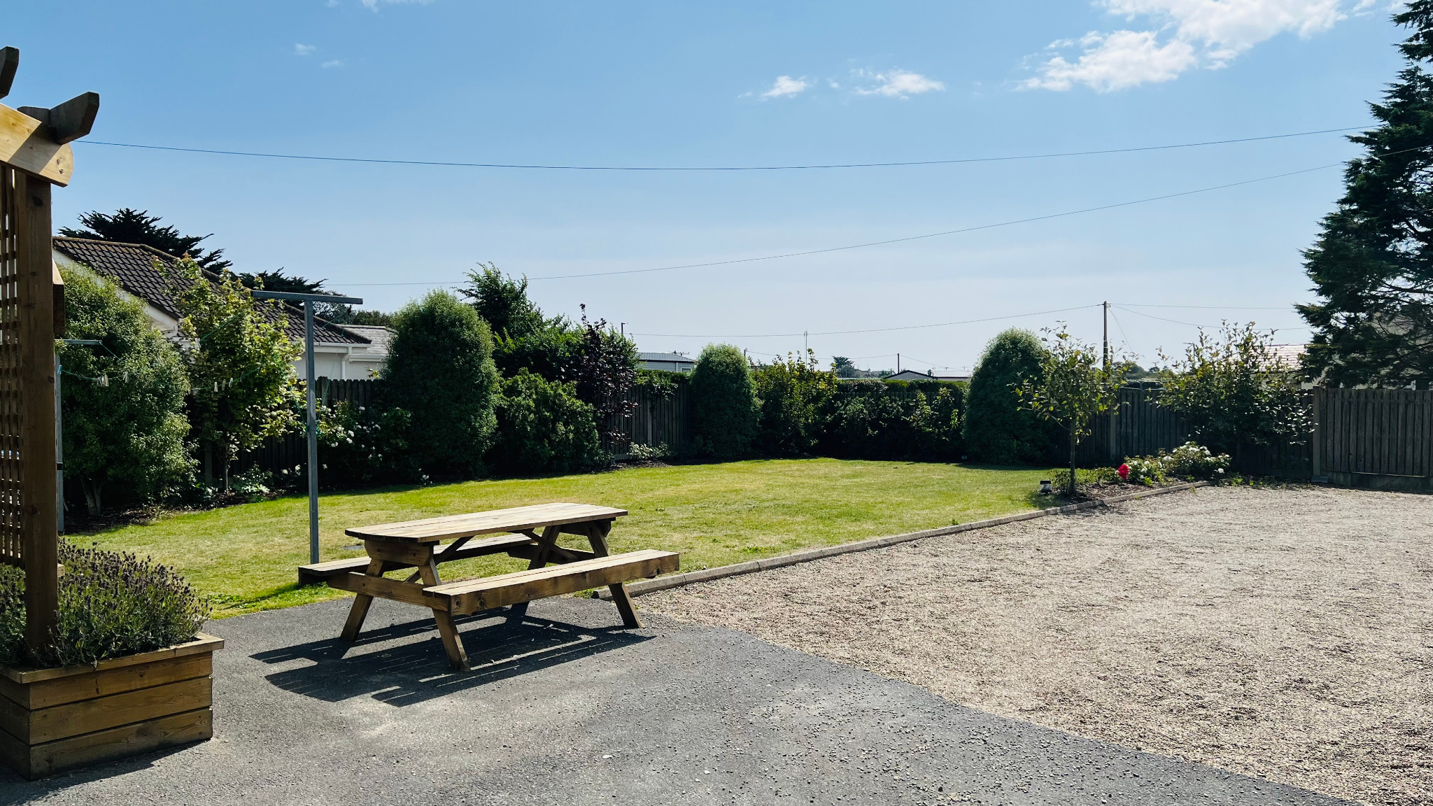 Garden and picnic table at Dash Bungalow