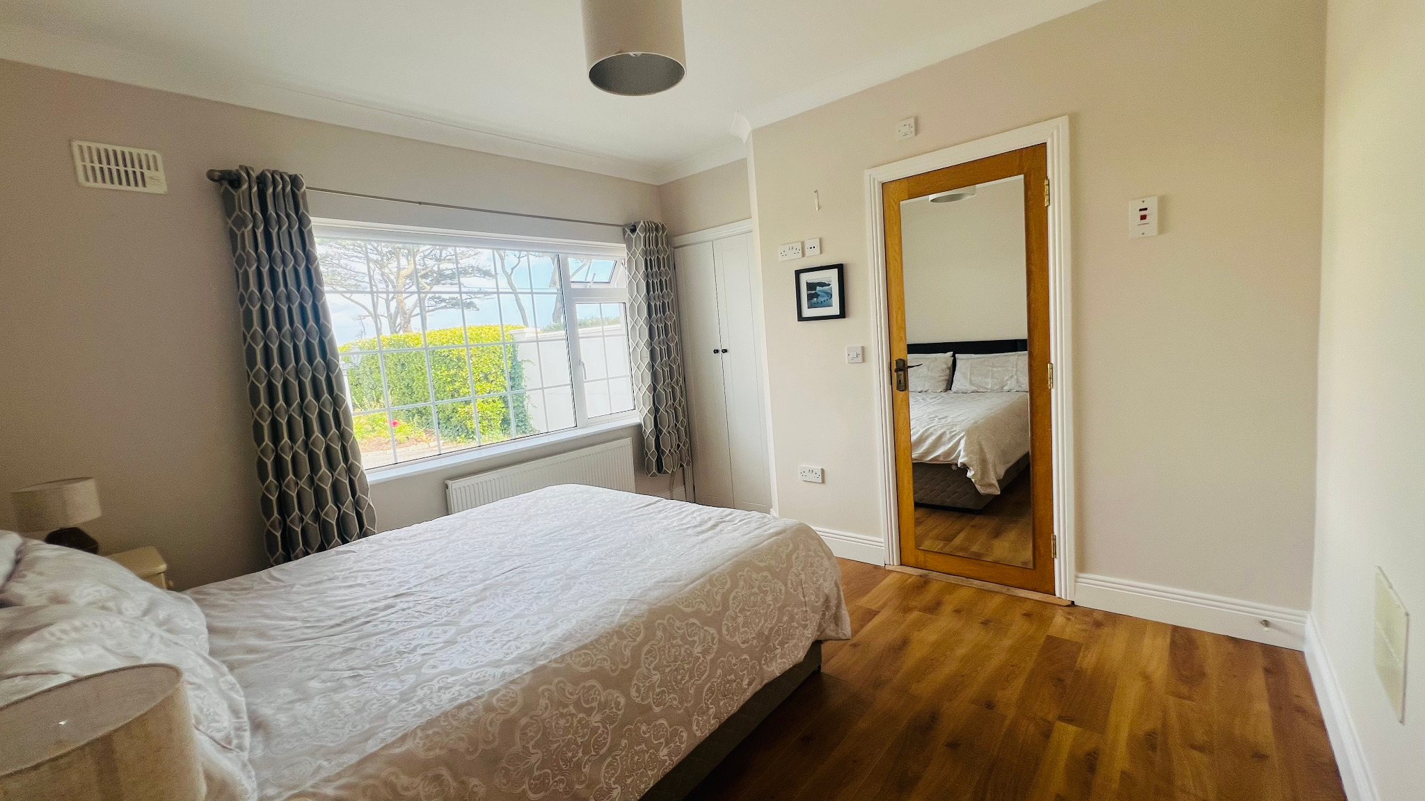 Double bedroom and wardrobe at Ellington Lodge