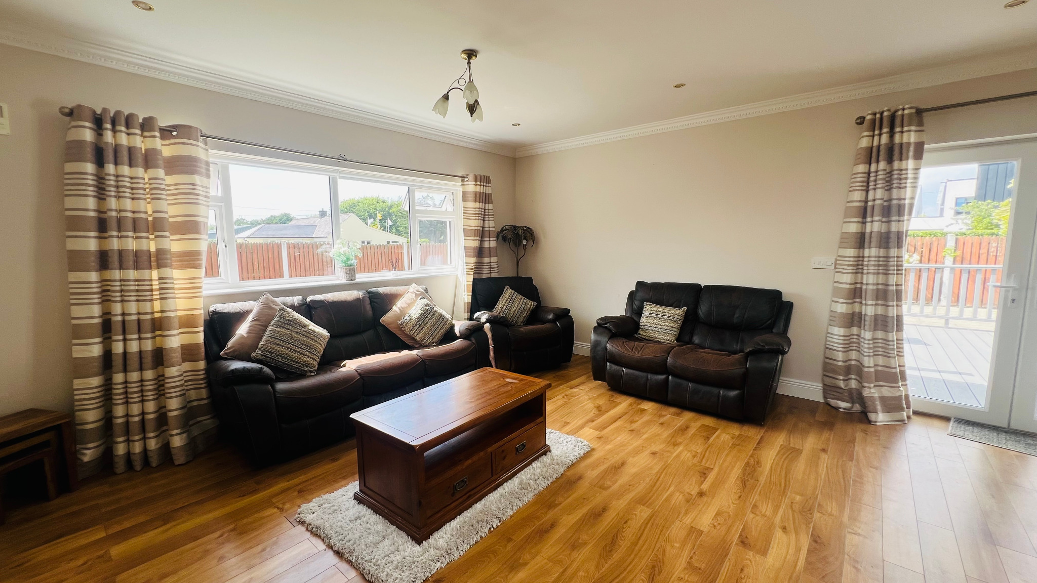 Living room at Ellington Lodge