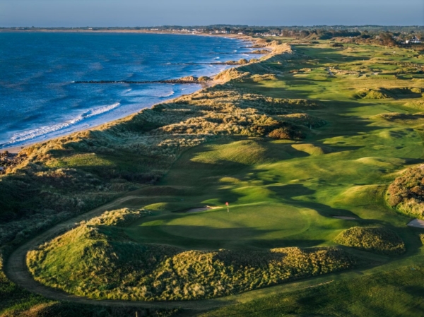 Rosslare Golf Links beside the sea